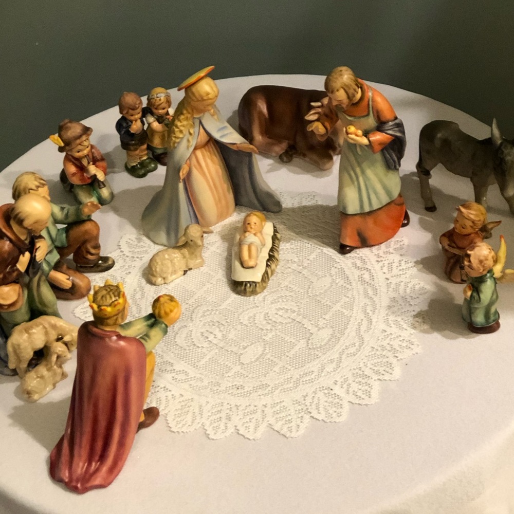 More pictures  Goebel Nativity. cont. Listing